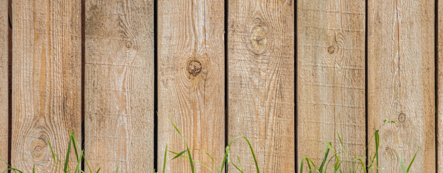 O czym warto pamiętać, decydując się na ogrodzenie drewniane?